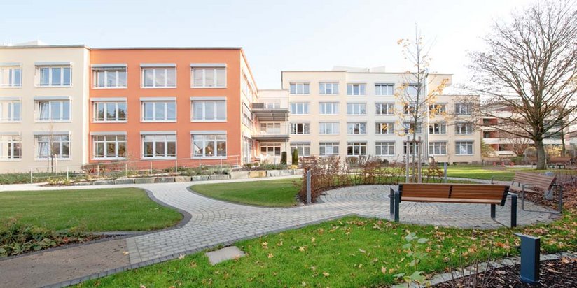 Außenaufnahme des St. Vincenz-Altenzentrums in Paderborn.